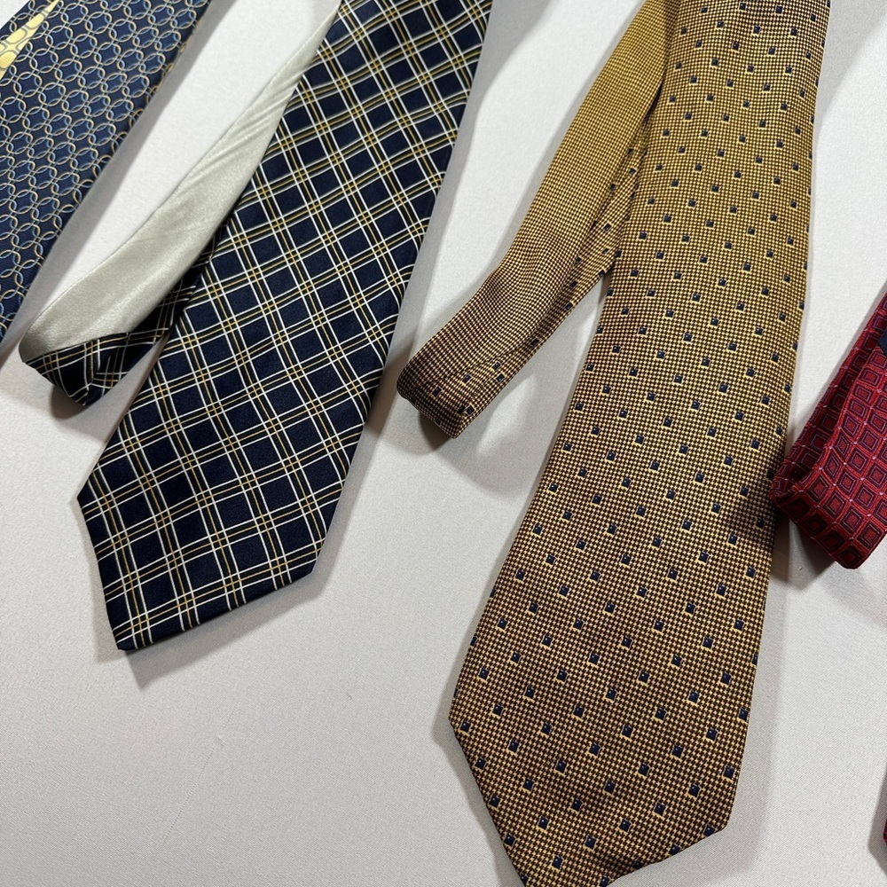 Men’s Tommy Hilfiger Silk Tie Collection
Five Pieces - Picture 3 of 7